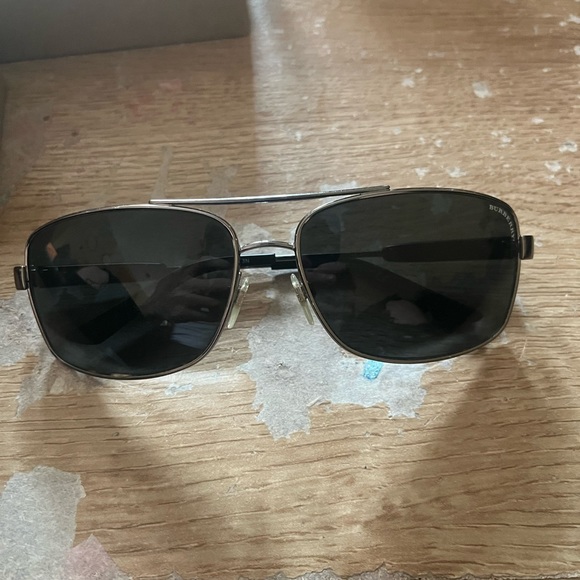 Black/Silver Burberry sunglasses, no case just box, good condition - Picture 2 of 4